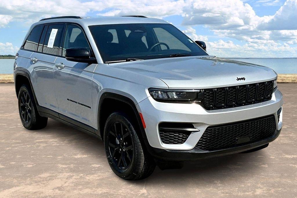 2024 Jeep Grand Cherokee Laredo 4WD