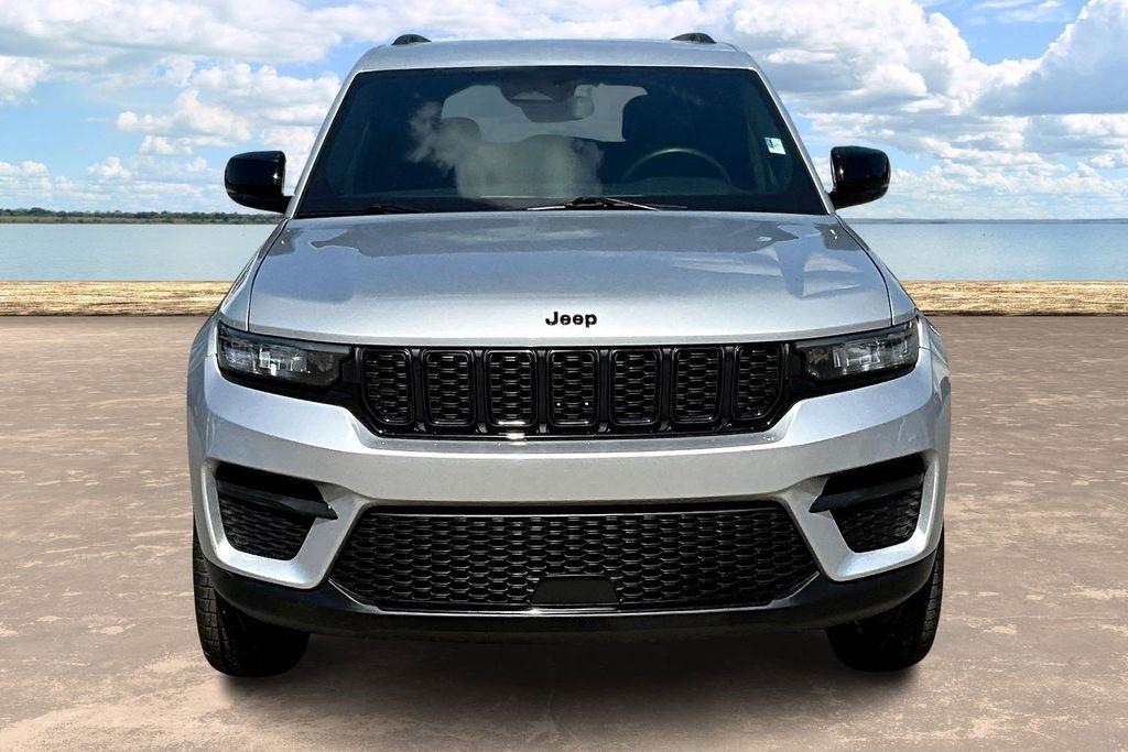 Jeep Grand Cherokee Laredo 4WD 2024