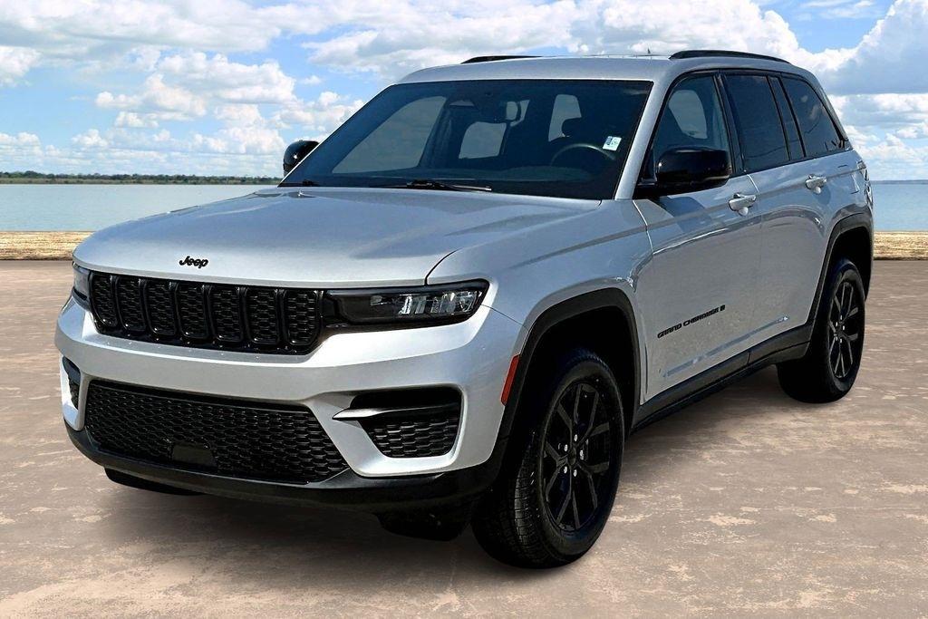 Jeep Grand Cherokee Laredo 4WD 2024