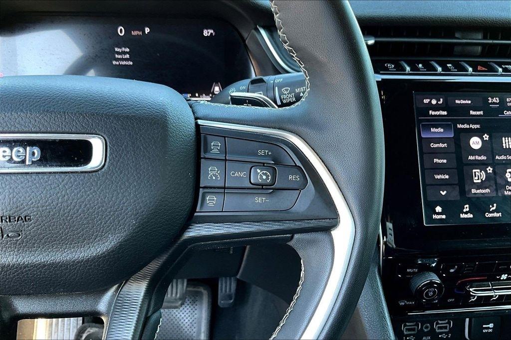 Jeep Grand Cherokee Laredo 4WD 2024