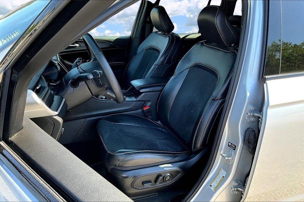 Jeep Grand Cherokee Laredo 4WD 2024