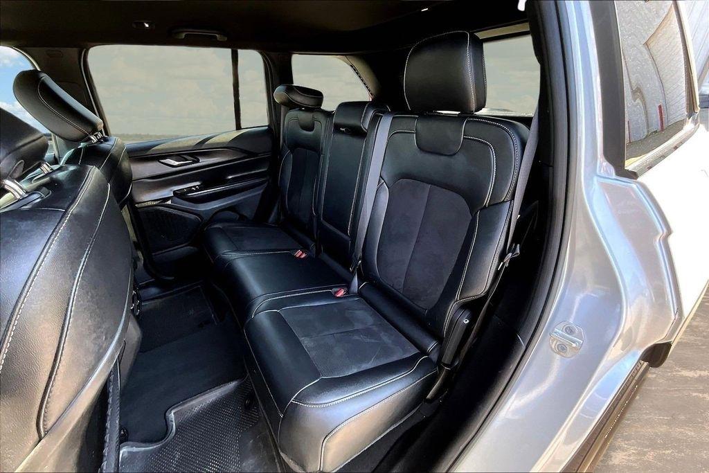 Jeep Grand Cherokee Laredo 4WD 2024