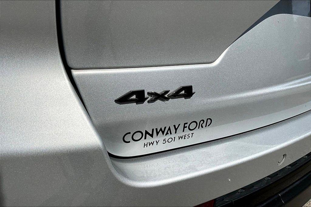 Jeep Grand Cherokee Laredo 4WD 2024