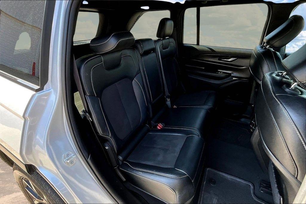 Jeep Grand Cherokee Laredo 4WD 2024