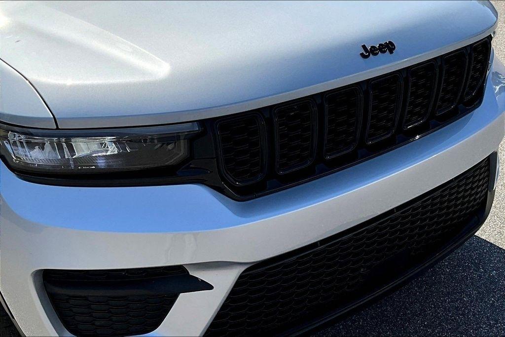 Jeep Grand Cherokee Laredo 4WD 2024