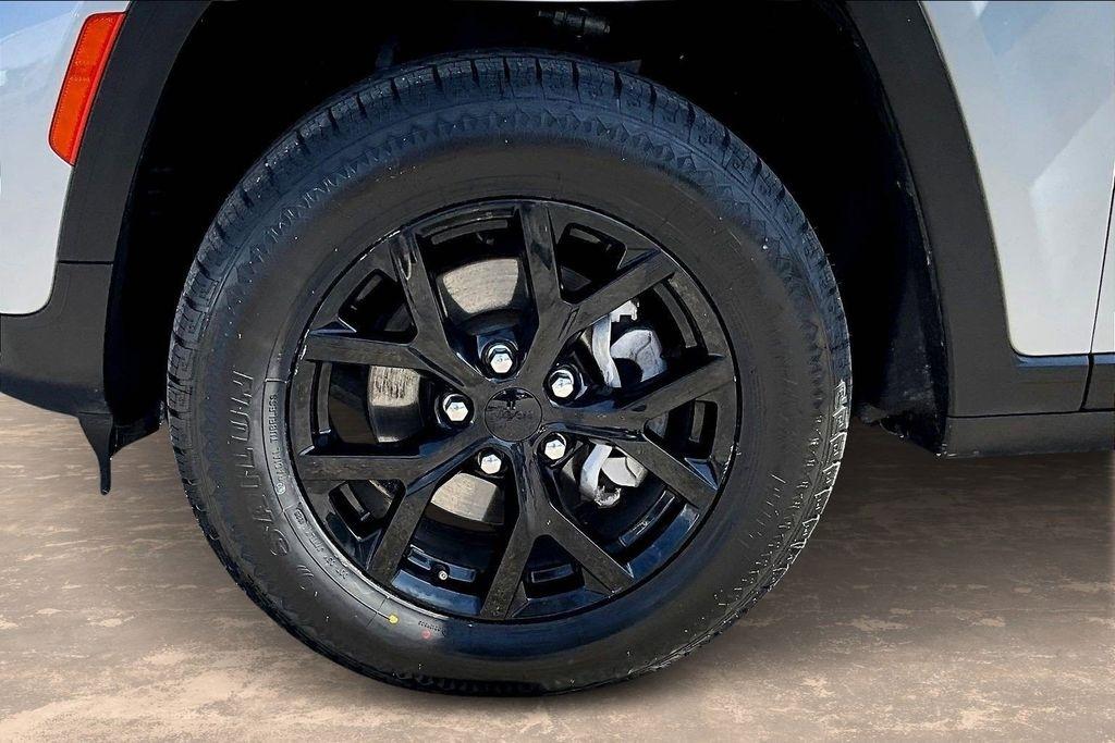 Jeep Grand Cherokee Laredo 4WD 2024