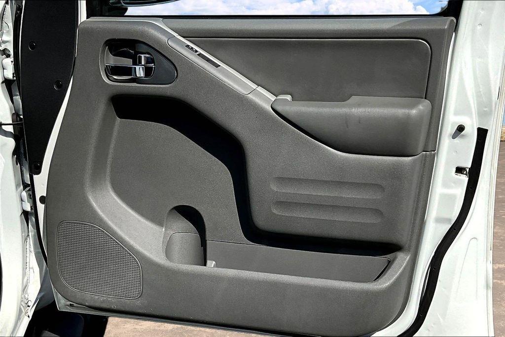 Nissan Frontier PRO-4X Crew Cab 5AT 4WD 2017