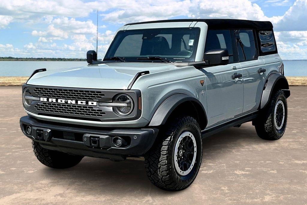 Ford Bronco Base 4-Door w/Advanced 2023