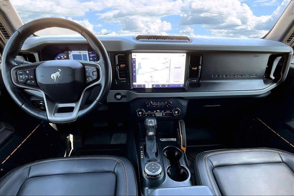 Ford Bronco Base 4-Door w/Advanced 2023