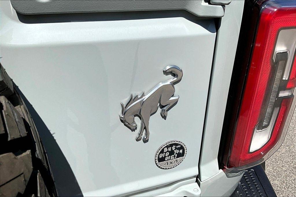 Ford Bronco Base 4-Door w/Advanced 2023