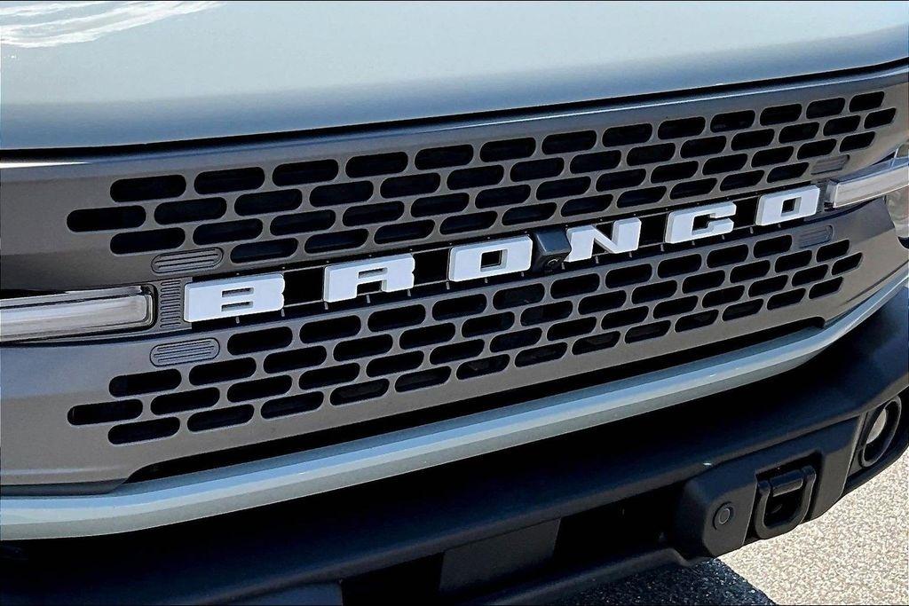 Ford Bronco Base 4-Door w/Advanced 2023