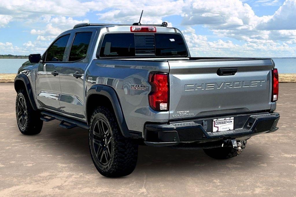 View vehicle photo 4