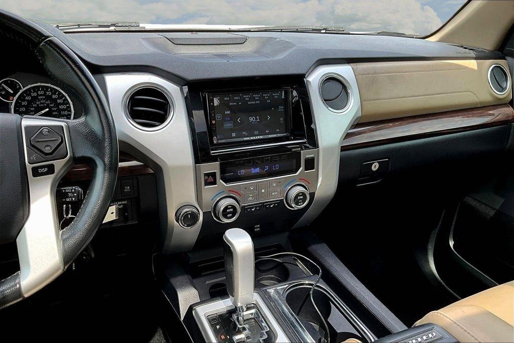 Toyota Tundra Limited 5.7L FFV CrewMax 4WD 2017