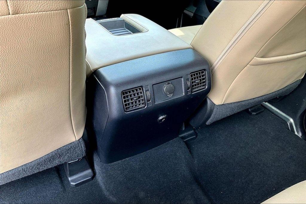 Toyota Tundra Limited 5.7L FFV CrewMax 4WD 2017