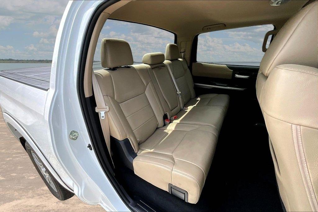 Toyota Tundra Limited 5.7L FFV CrewMax 4WD 2017