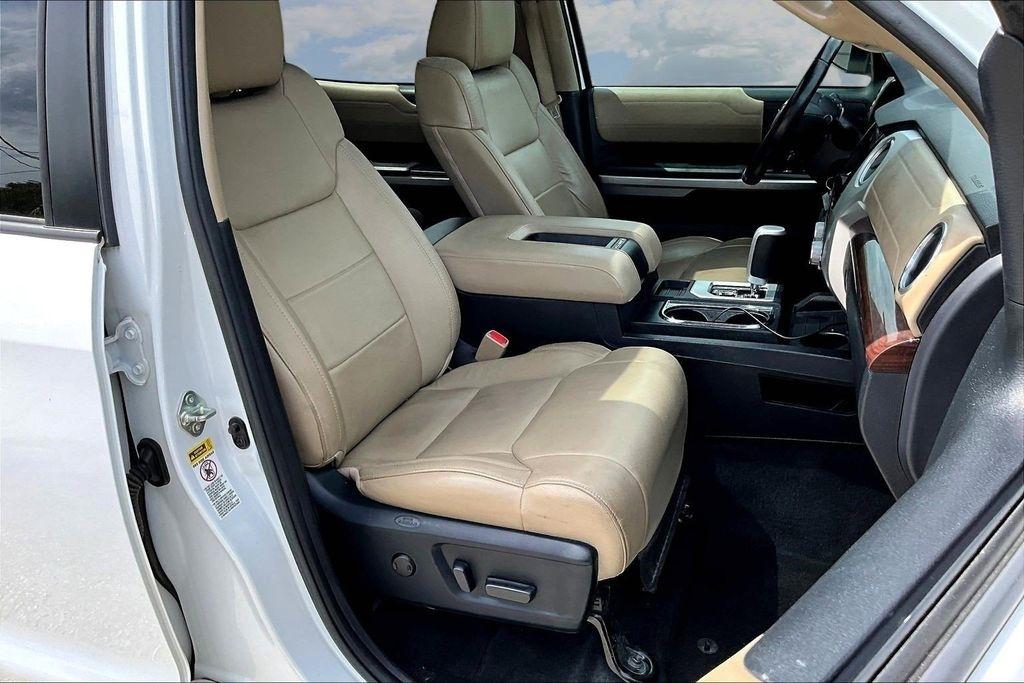 Toyota Tundra Limited 5.7L FFV CrewMax 4WD 2017