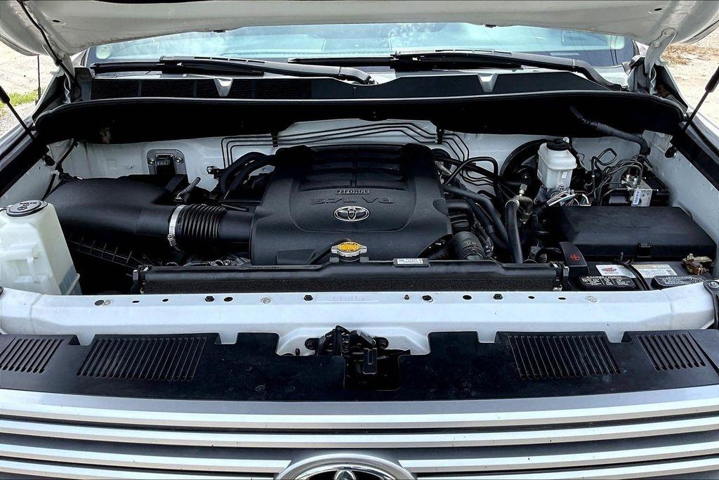 Toyota Tundra Limited 5.7L FFV CrewMax 4WD 2017