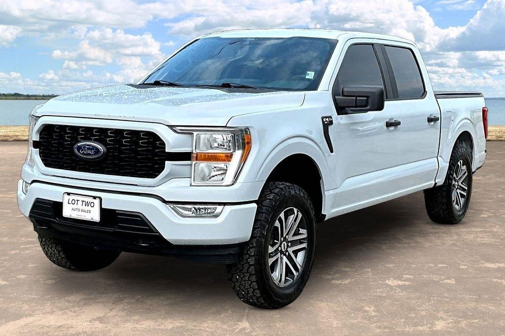 View vehicle photo 3