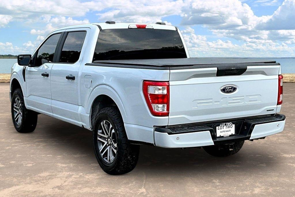 View vehicle photo 4