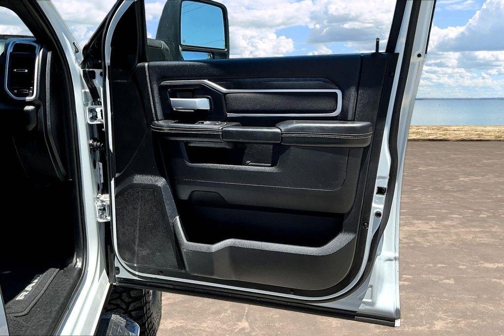 RAM 2500 Tradesman Crew Cab SWB 4WD 2024