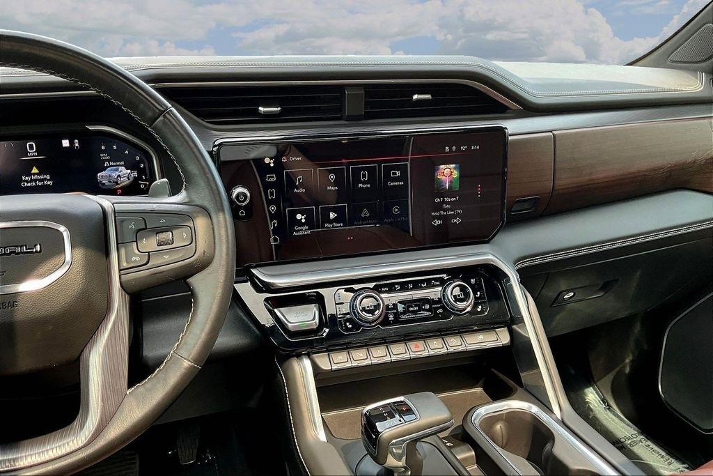 GMC Sierra 1500 Denali Ultimate Crew Cab 4WD 2023