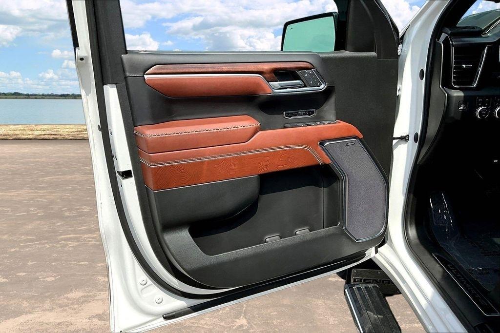 GMC Sierra 1500 Denali Ultimate Crew Cab 4WD 2023