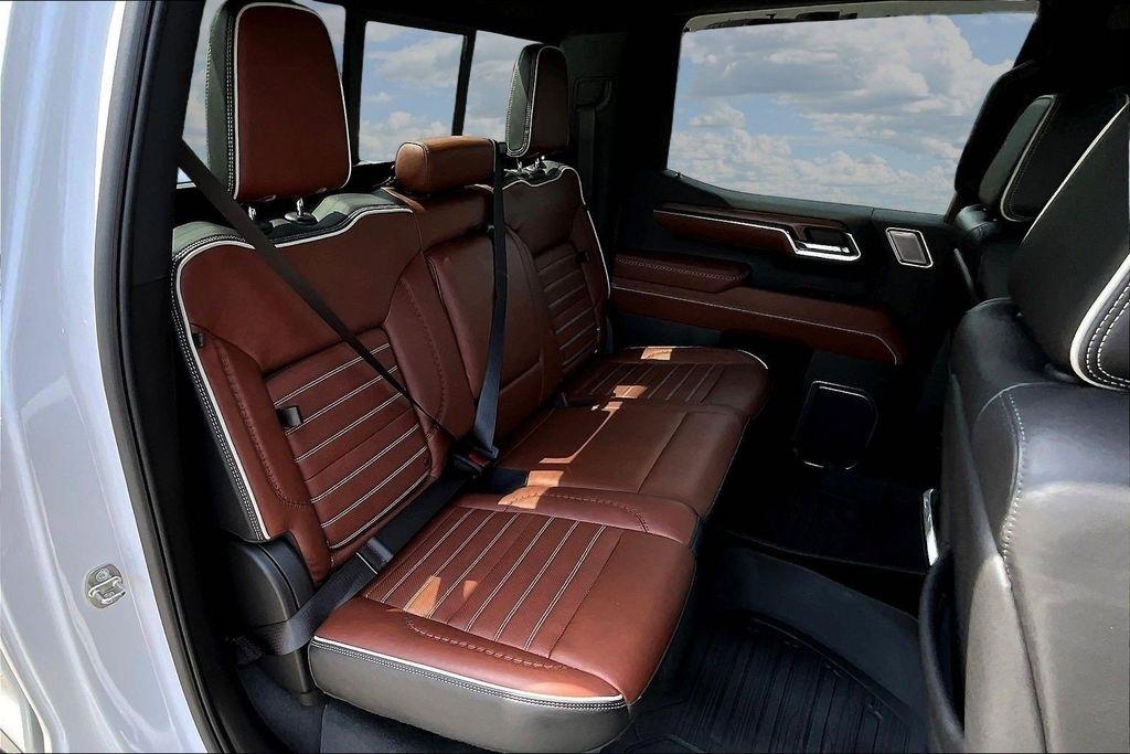 GMC Sierra 1500 Denali Ultimate Crew Cab 4WD 2023