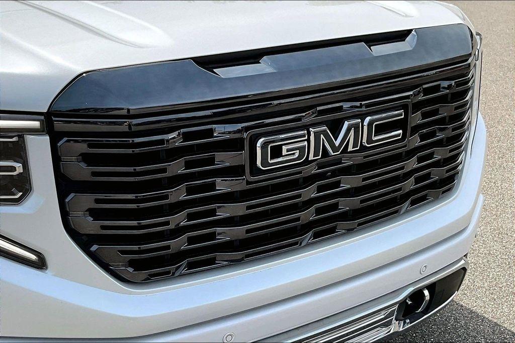 GMC Sierra 1500 Denali Ultimate Crew Cab 4WD 2023