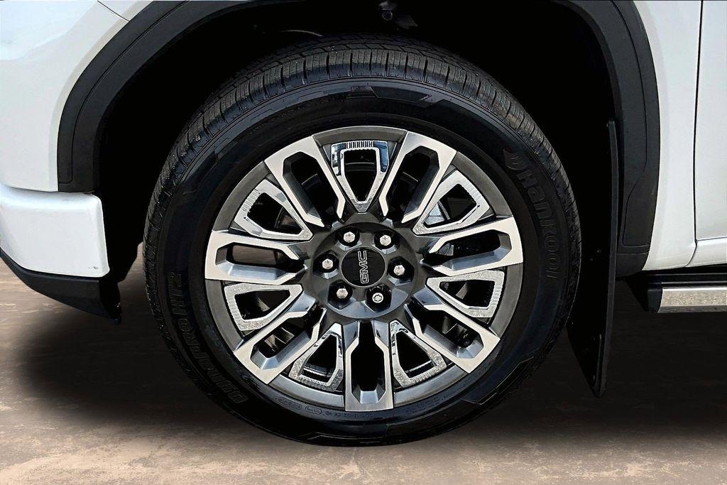 GMC Sierra 1500 Denali Ultimate Crew Cab 4WD 2023