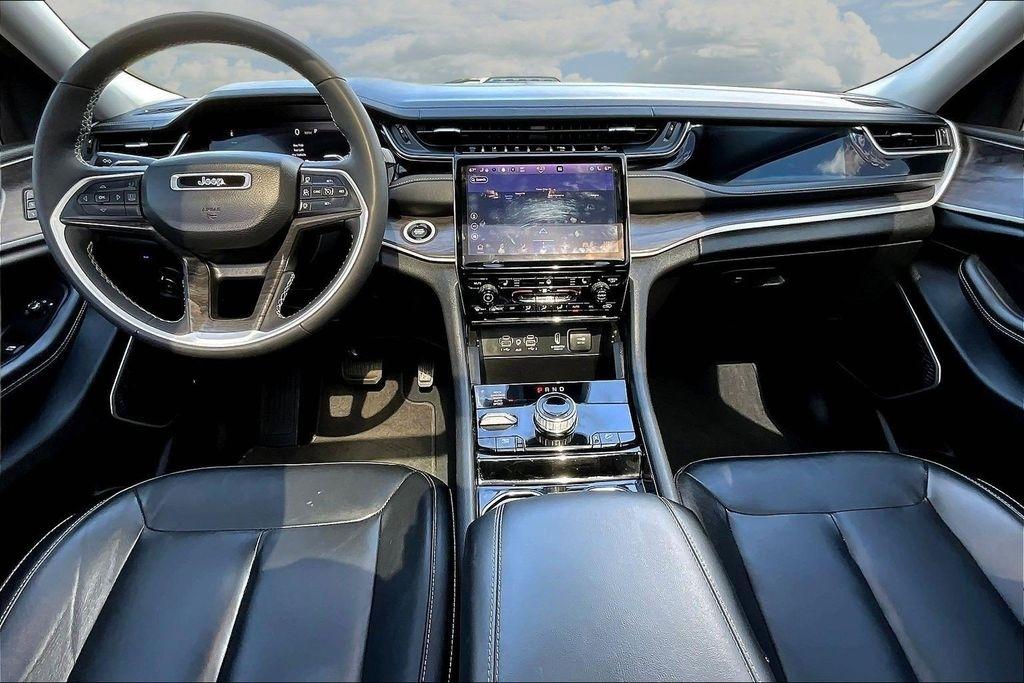 View vehicle photo 7