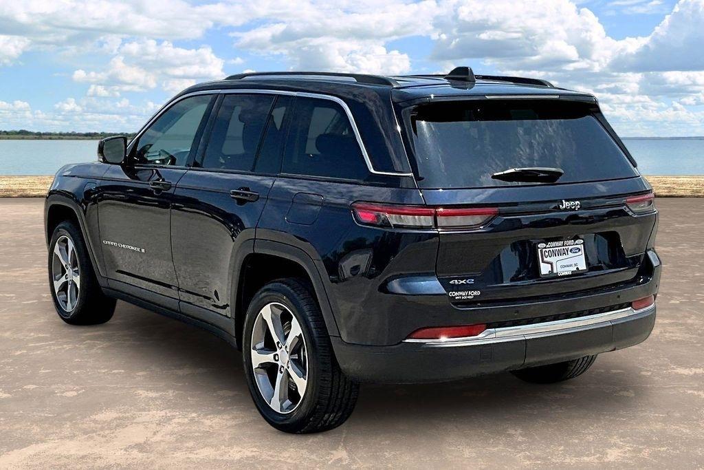 View vehicle photo 4