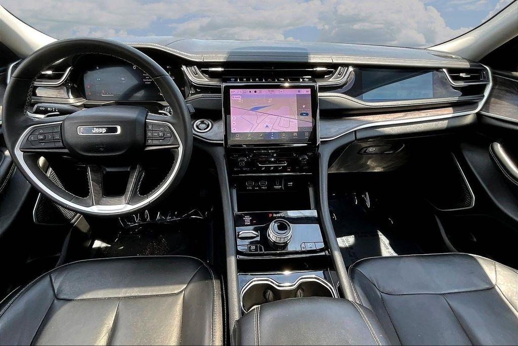 View vehicle photo 7