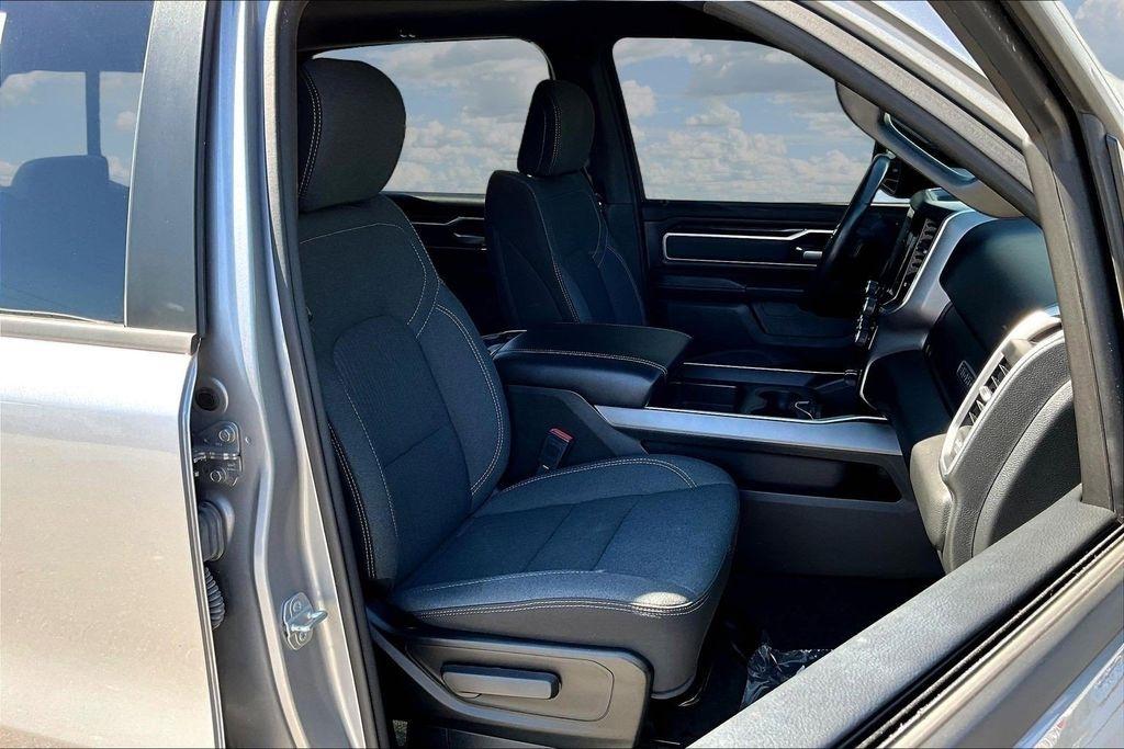 RAM 1500 Big Horn Crew Cab SWB 4WD 2022