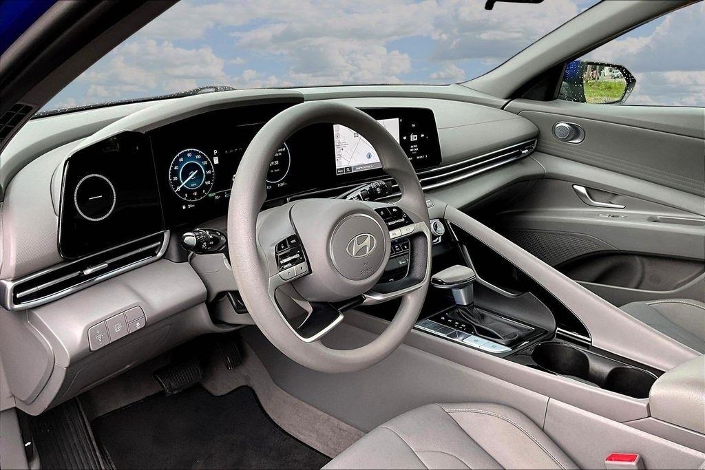 Hyundai Elantra Blue Hybrid 2024
