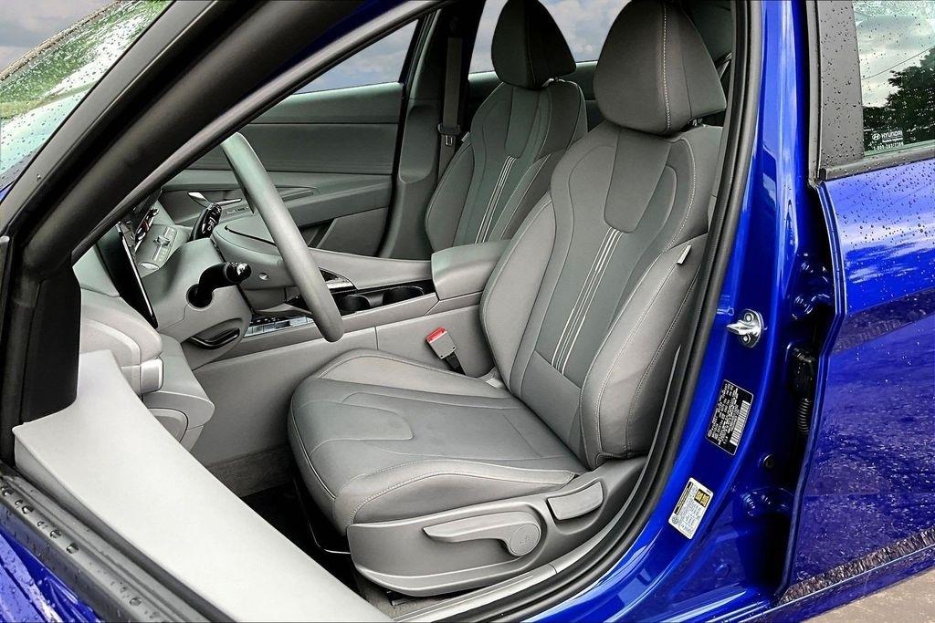 Hyundai Elantra Blue Hybrid 2024