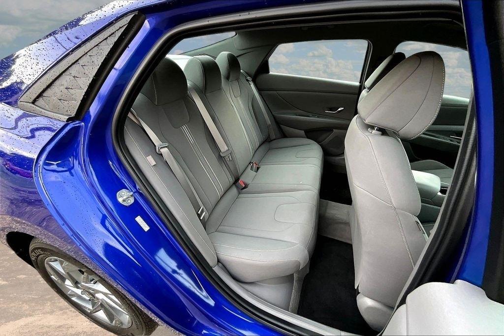 Hyundai Elantra Blue Hybrid 2024
