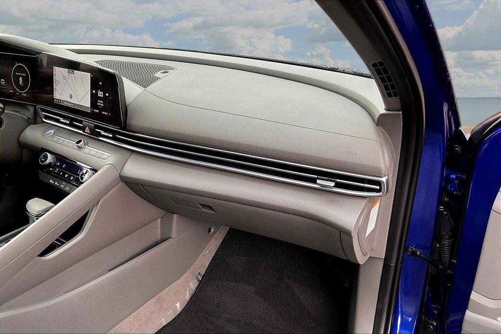 Hyundai Elantra Blue Hybrid 2024