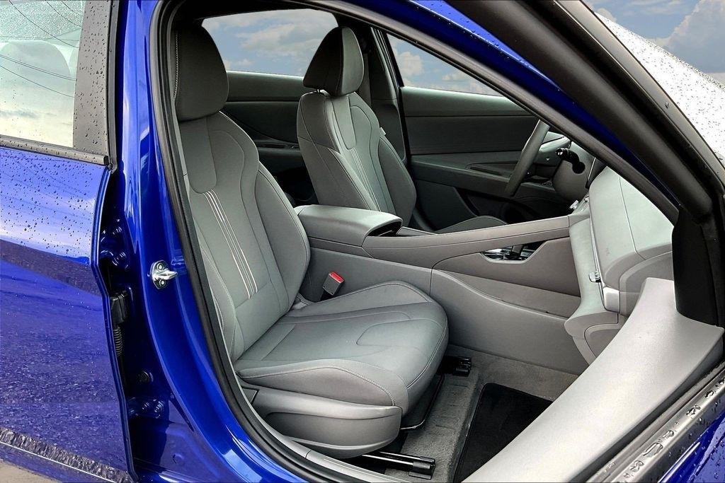Hyundai Elantra Blue Hybrid 2024