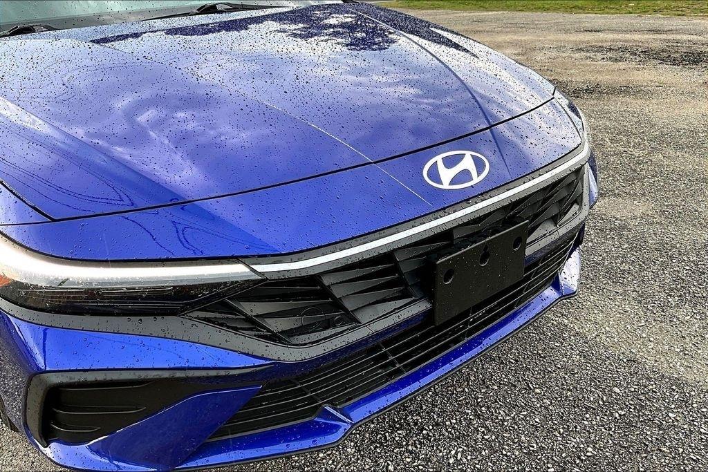 Hyundai Elantra Blue Hybrid 2024
