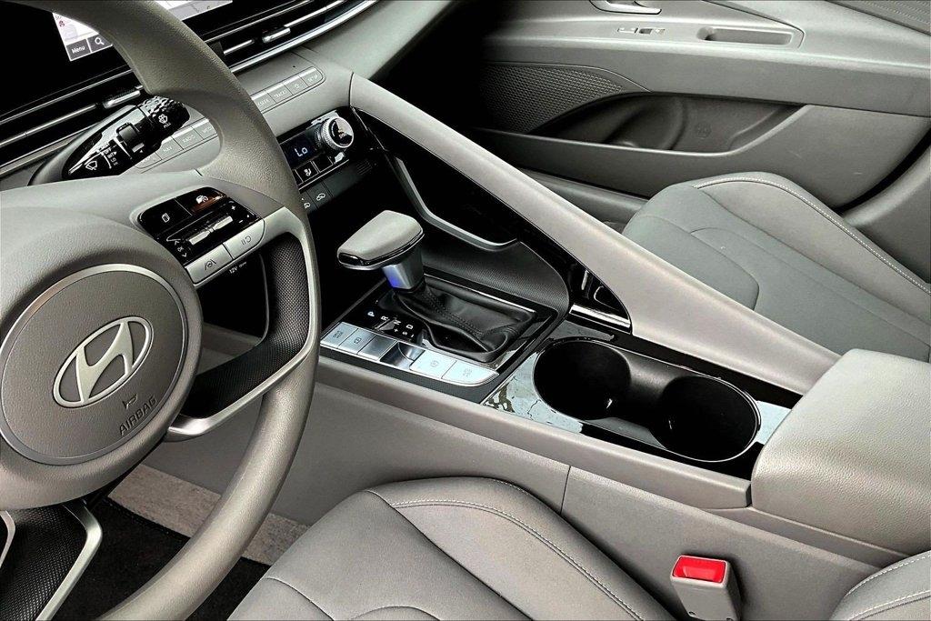 Hyundai Elantra Blue Hybrid 2024