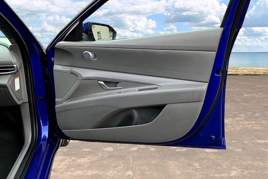 Hyundai Elantra Blue Hybrid 2024