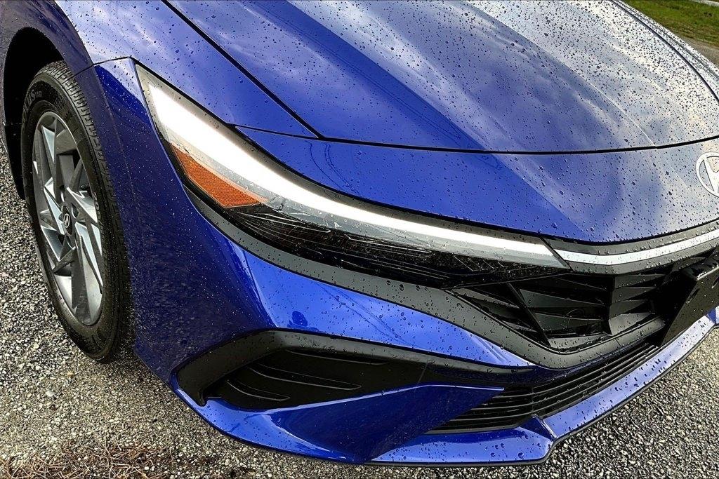 Hyundai Elantra Blue Hybrid 2024