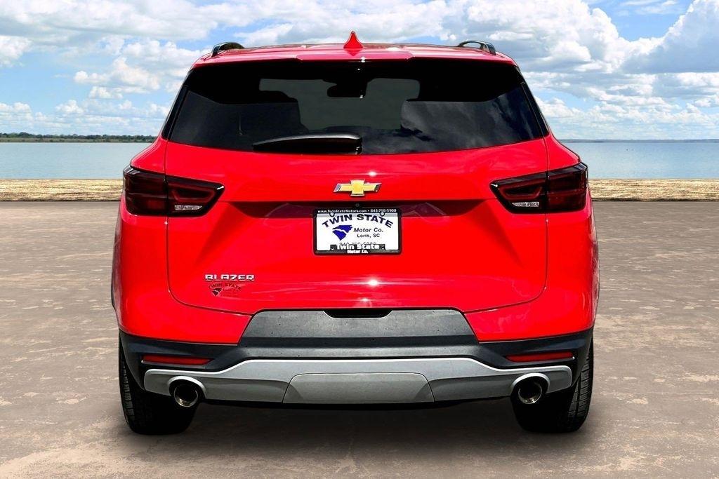 View vehicle photo 5