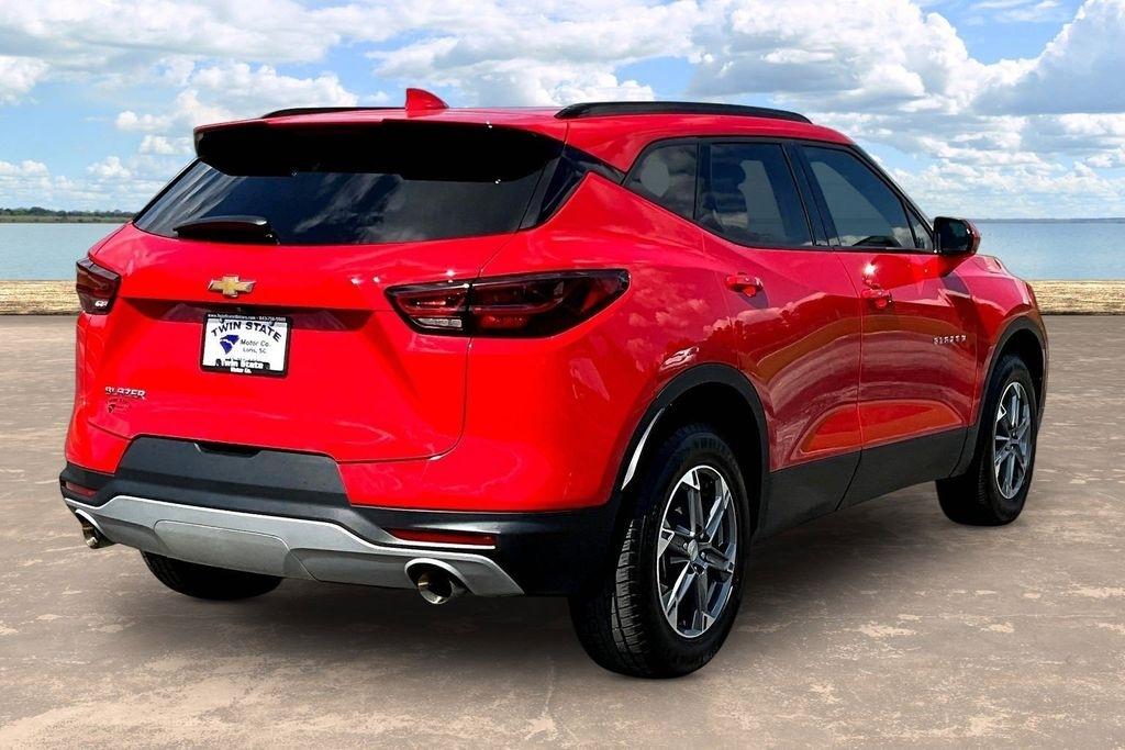 View vehicle photo 6
