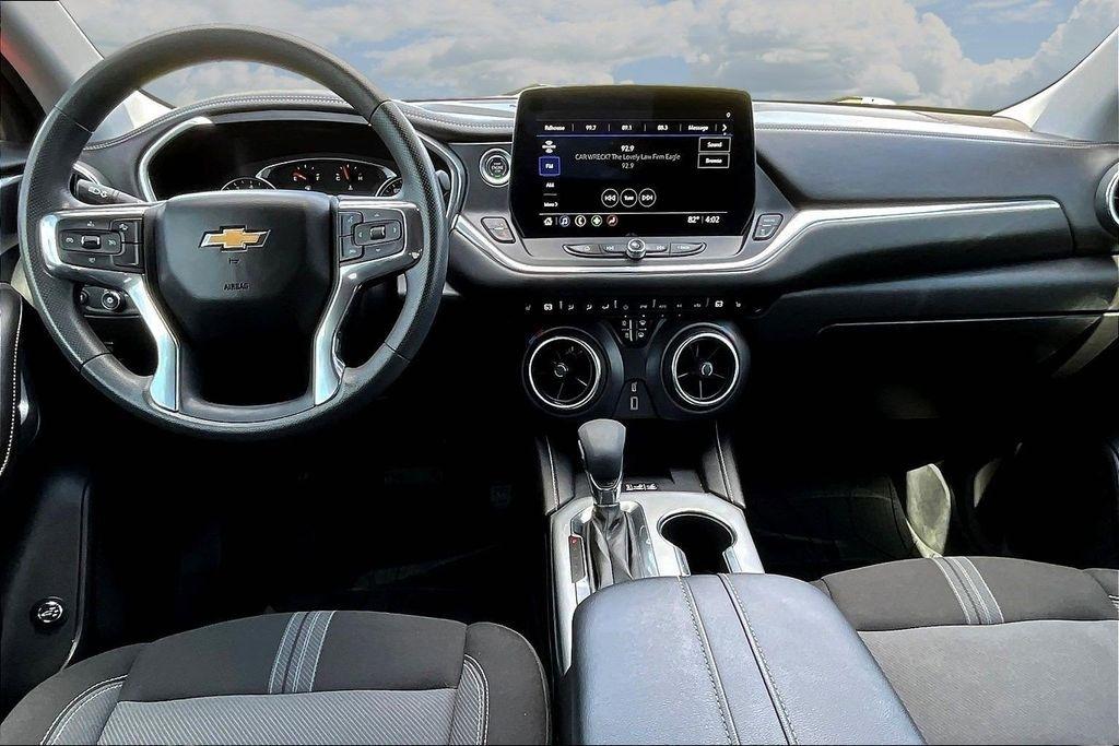 View vehicle photo 7