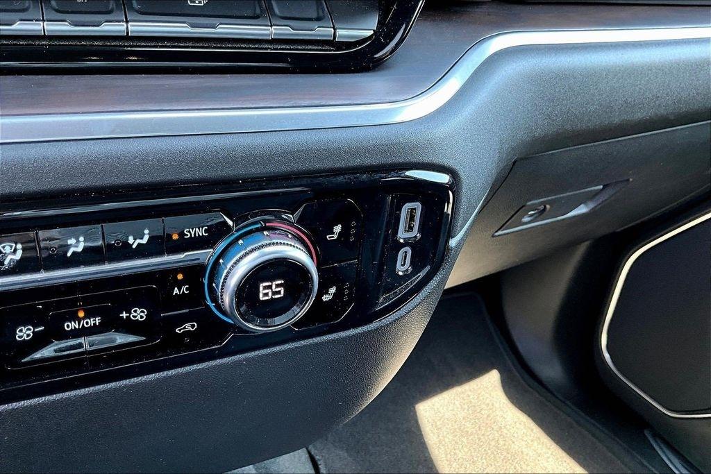 GMC Sierra 1500 SLT Crew Cab 4WD 2025