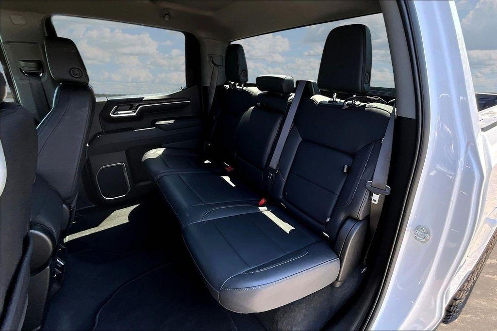 GMC Sierra 1500 SLT Crew Cab 4WD 2025