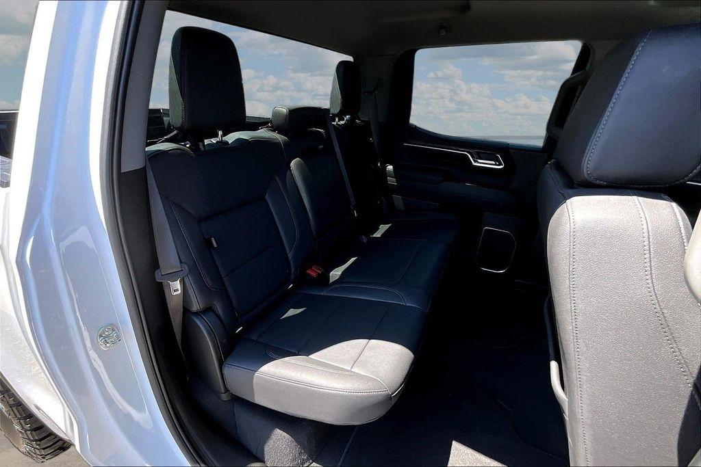 GMC Sierra 1500 SLT Crew Cab 4WD 2025