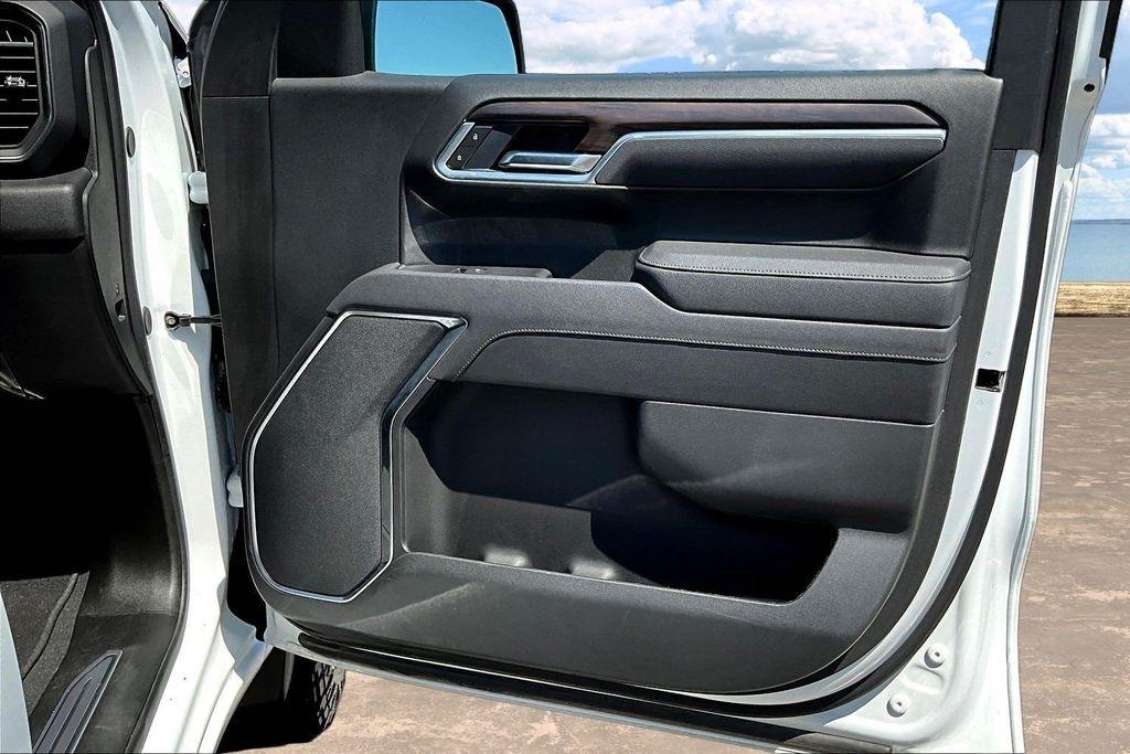 GMC Sierra 1500 SLT Crew Cab 4WD 2025