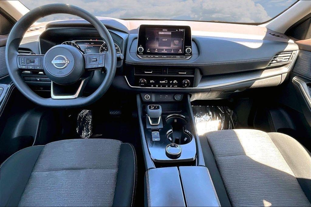 View vehicle photo 7